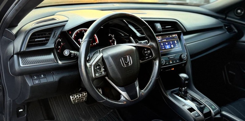 Honda Civic Hatchback Vehicle Full-screen Gallery Image 10