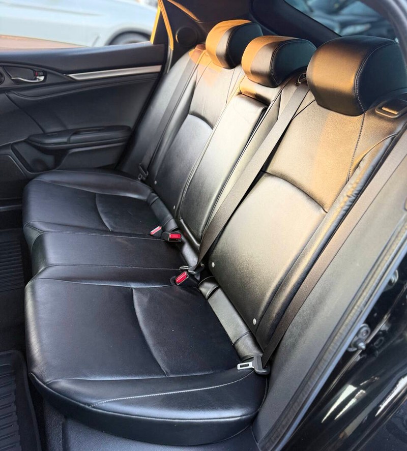 Honda Civic Hatchback Vehicle Full-screen Gallery Image 15