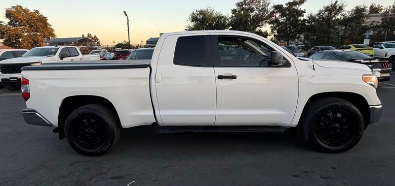 Toyota Tundra 2WD Vehicle Full-screen Gallery Image 08