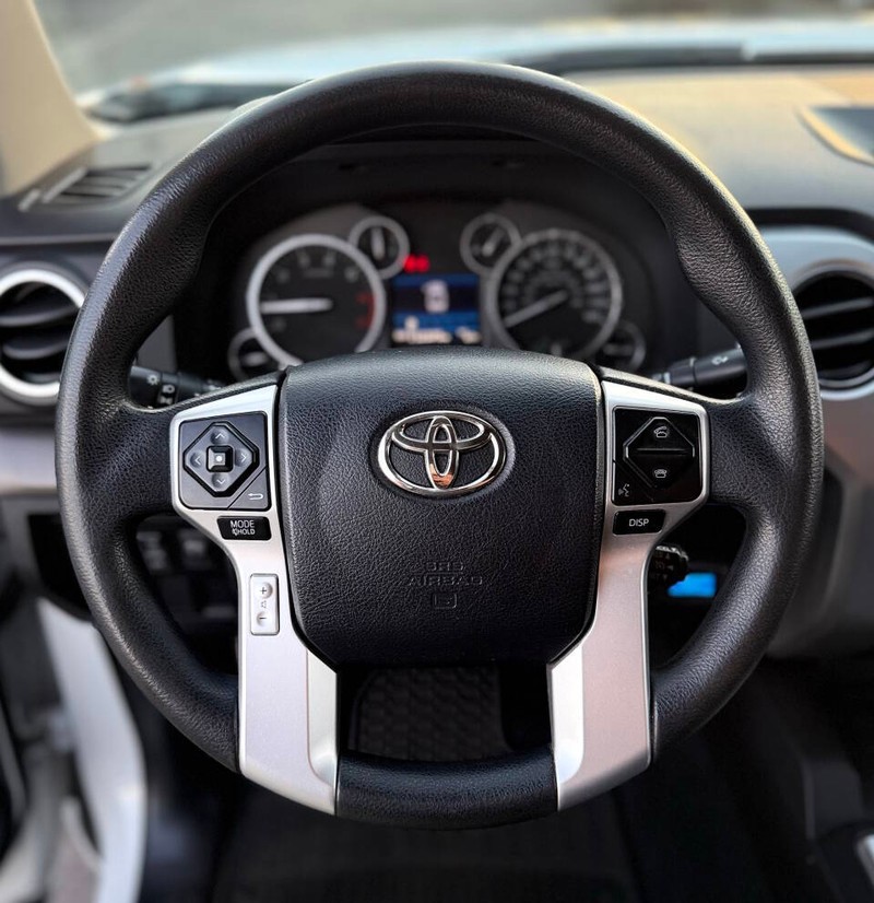Toyota Tundra 2WD Vehicle Full-screen Gallery Image 09
