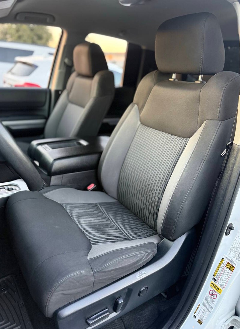 Toyota Tundra 2WD Vehicle Full-screen Gallery Image 11