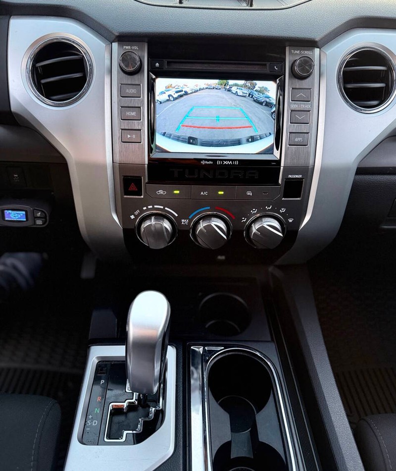 Toyota Tundra 2WD Vehicle Full-screen Gallery Image 12