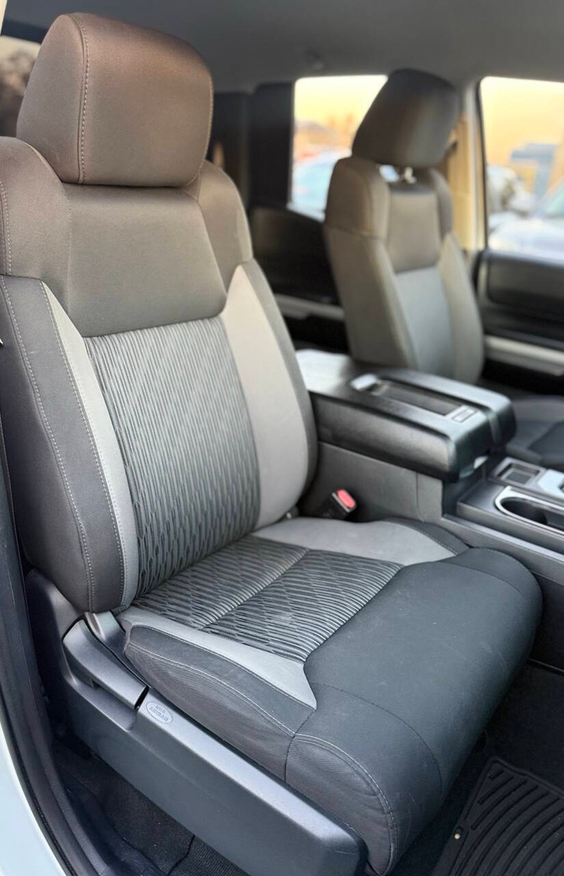 Toyota Tundra 2WD Vehicle Full-screen Gallery Image 13