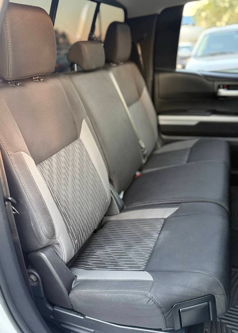 Toyota Tundra 2WD Vehicle Full-screen Gallery Image 14