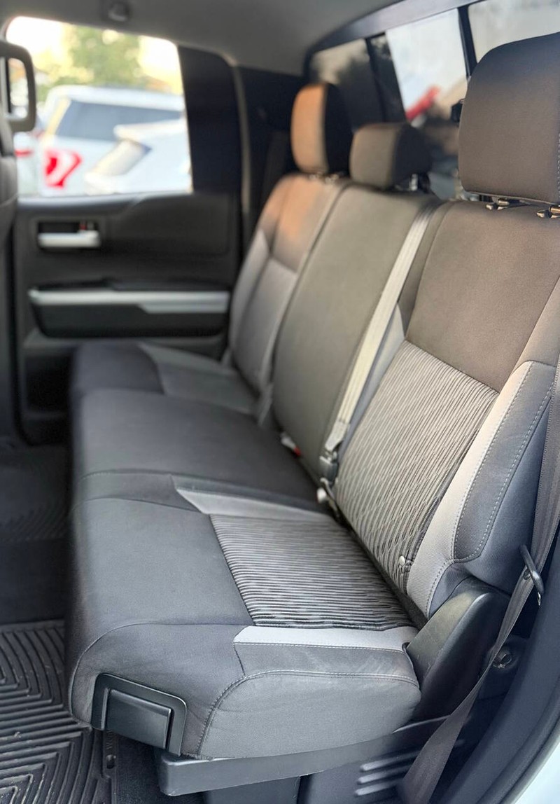 Toyota Tundra 2WD Vehicle Full-screen Gallery Image 15