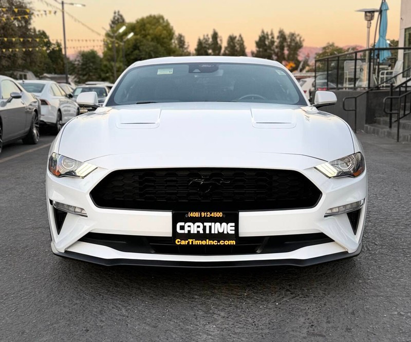 Ford Mustang Vehicle Full-screen Gallery Image 02