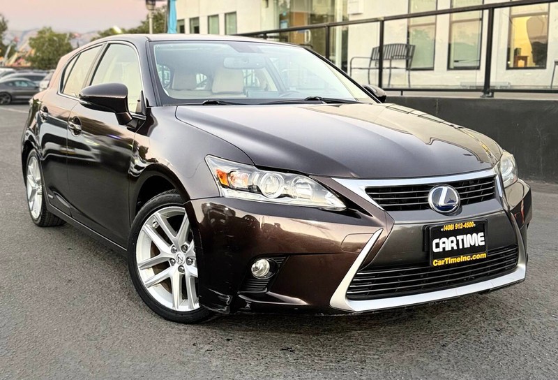 Lexus CT 200h Vehicle Full-screen Gallery Image 02