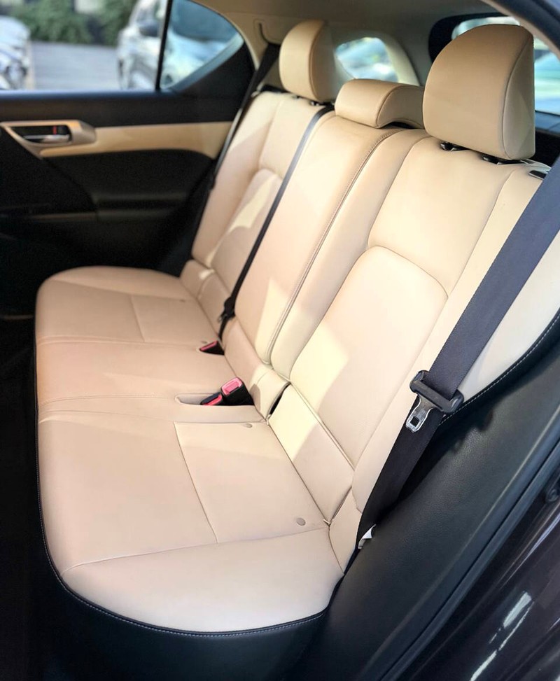 Lexus CT 200h Vehicle Full-screen Gallery Image 15