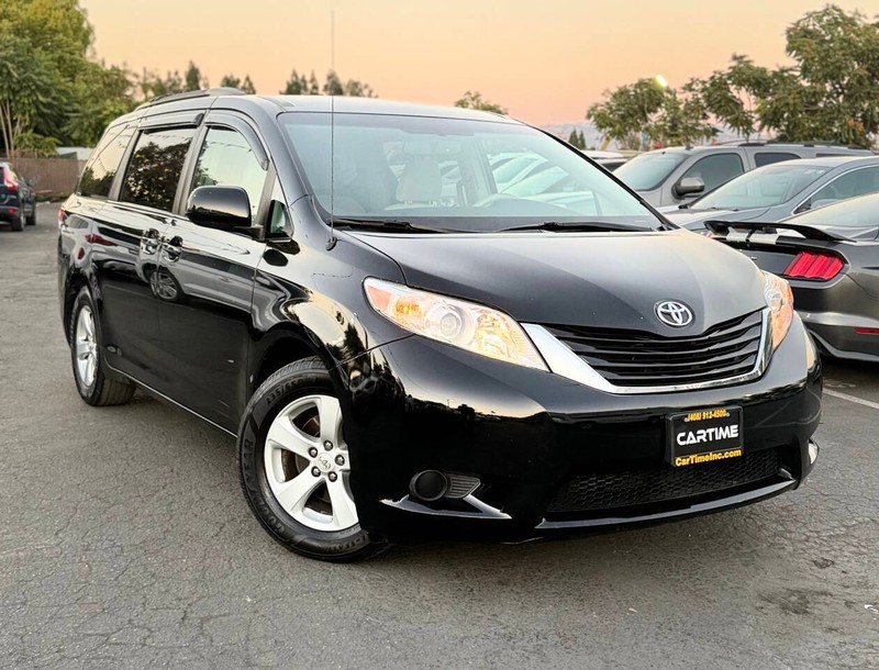 Toyota Sienna Vehicle Full-screen Gallery Image 03