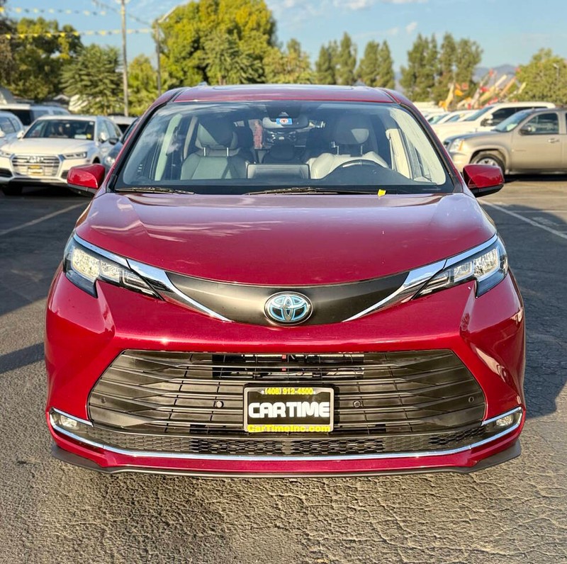 Toyota Sienna Vehicle Full-screen Gallery Image 02