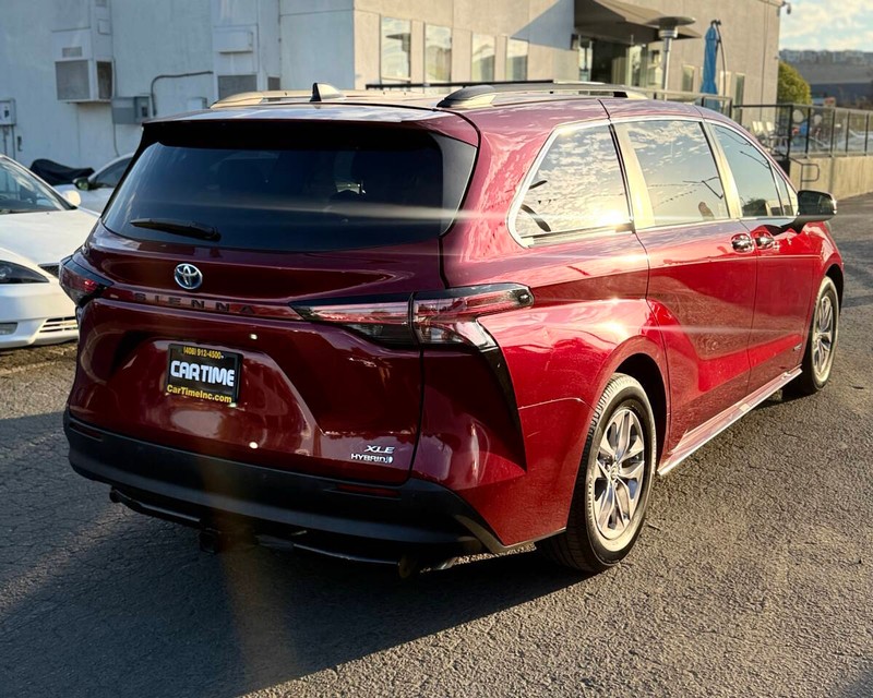 Toyota Sienna Vehicle Full-screen Gallery Image 04