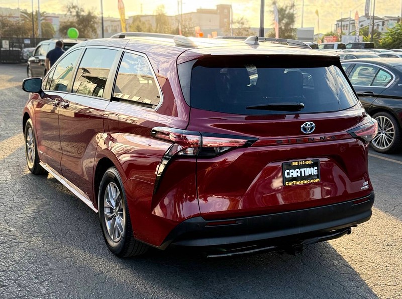 Toyota Sienna Vehicle Full-screen Gallery Image 06