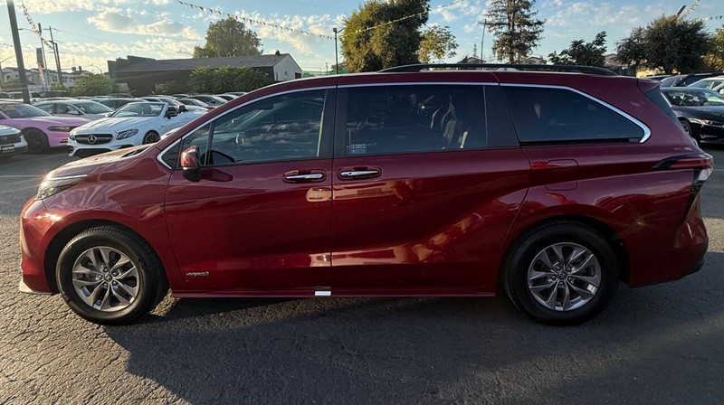 Toyota Sienna Vehicle Full-screen Gallery Image 07