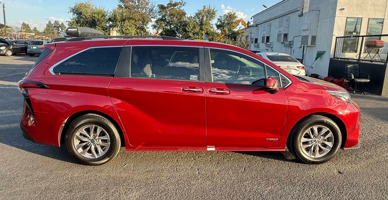 Toyota Sienna Vehicle Full-screen Gallery Image 08