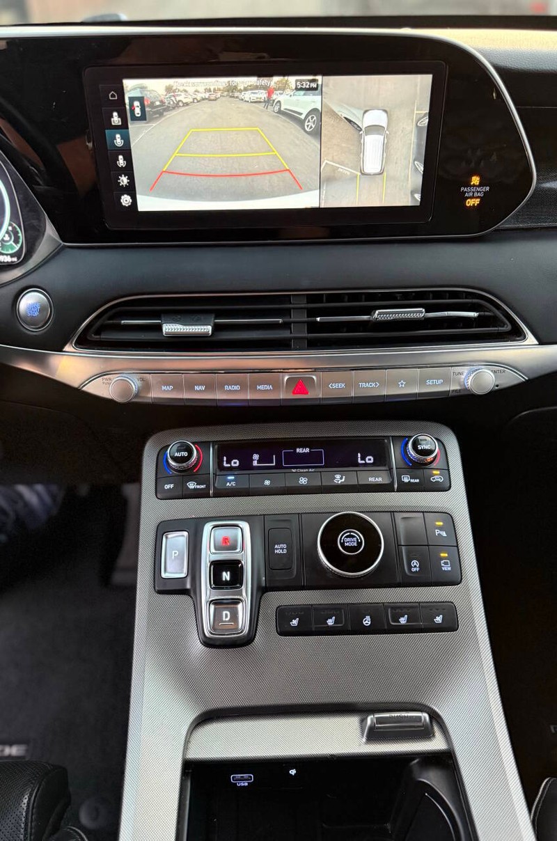 Hyundai Palisade Vehicle Full-screen Gallery Image 12