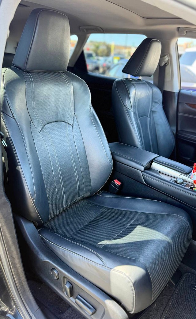 Lexus RX Vehicle Full-screen Gallery Image 13