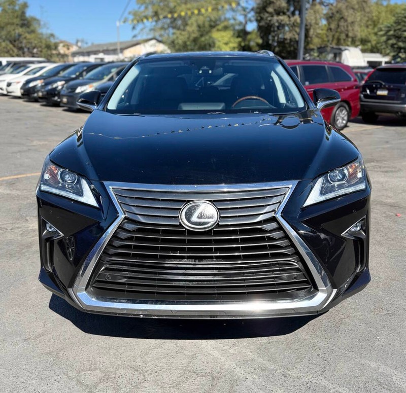 Lexus RX Vehicle Full-screen Gallery Image 02