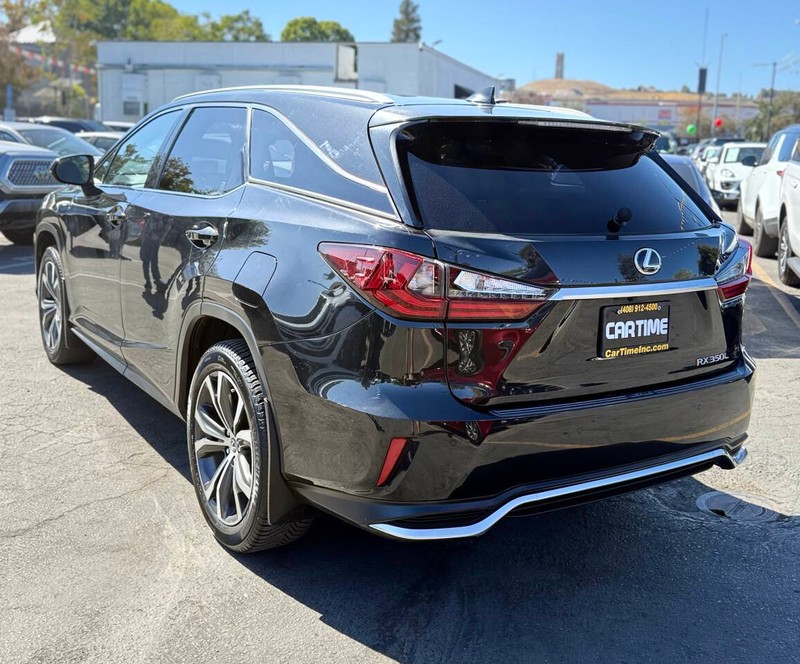 Lexus RX Vehicle Full-screen Gallery Image 04