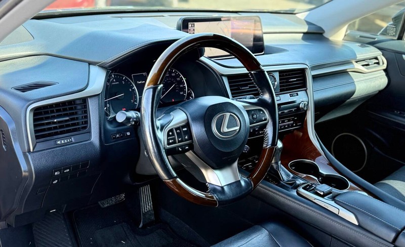 Lexus RX Vehicle Full-screen Gallery Image 07