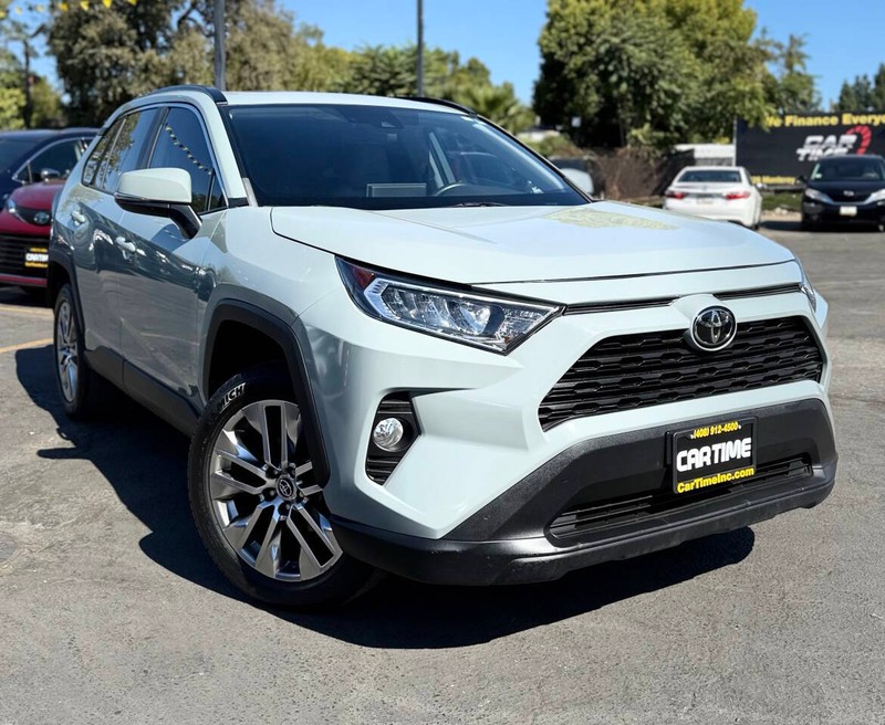 Toyota RAV4 Vehicle Full-screen Gallery Image 03