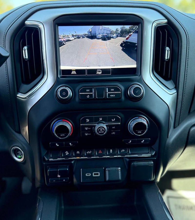 Chevrolet Silverado 1500 LTD Vehicle Full-screen Gallery Image 11