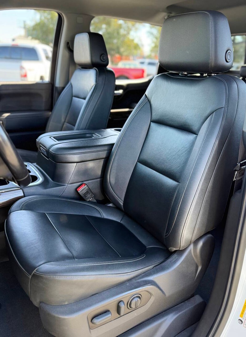 Chevrolet Silverado 1500 LTD Vehicle Full-screen Gallery Image 12