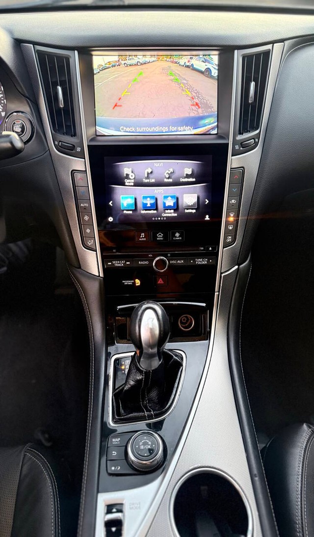 INFINITI Q50 Vehicle Full-screen Gallery Image 11