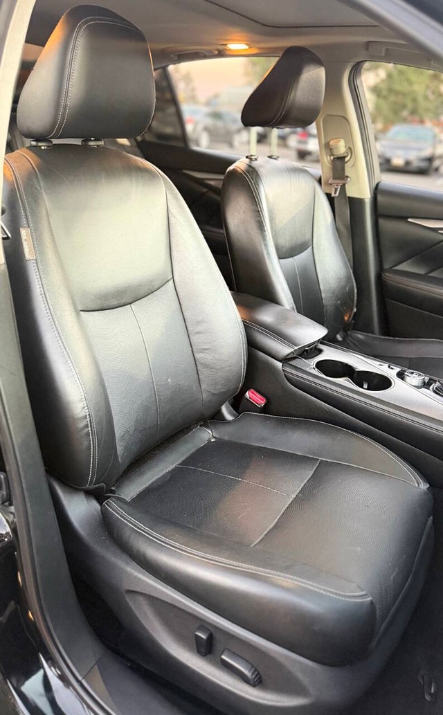 INFINITI Q50 Vehicle Full-screen Gallery Image 13