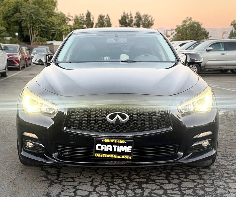 INFINITI Q50 Vehicle Full-screen Gallery Image 02