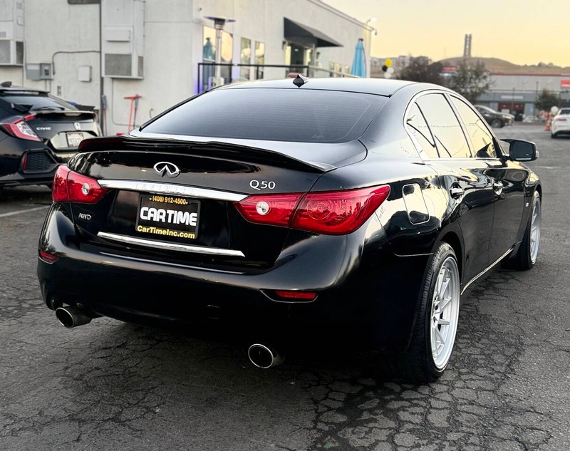 INFINITI Q50 Vehicle Full-screen Gallery Image 04