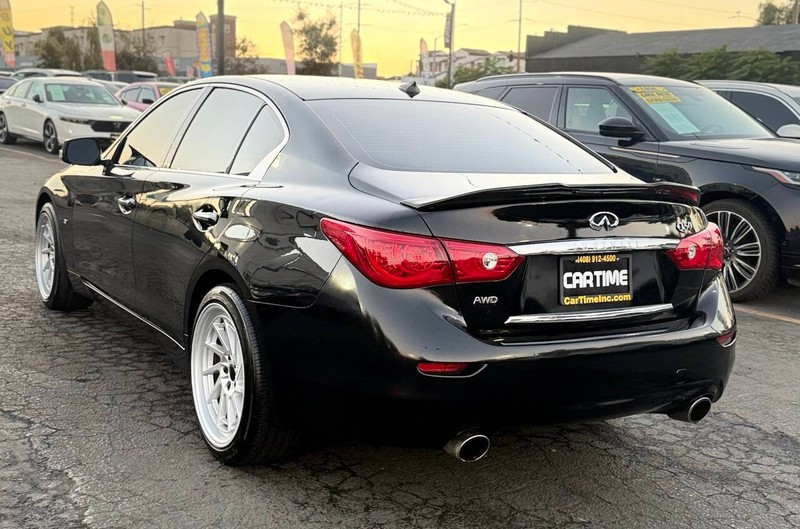 INFINITI Q50 Vehicle Full-screen Gallery Image 06