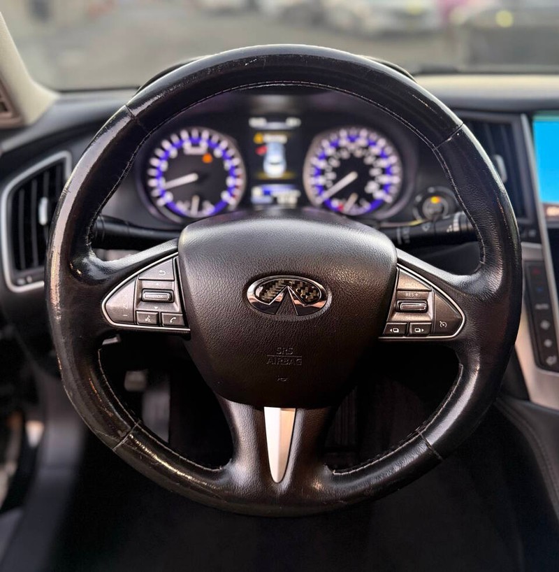 INFINITI Q50 Vehicle Full-screen Gallery Image 10