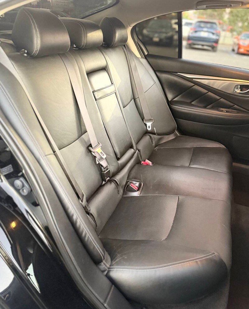 INFINITI Q50 Vehicle Full-screen Gallery Image 14