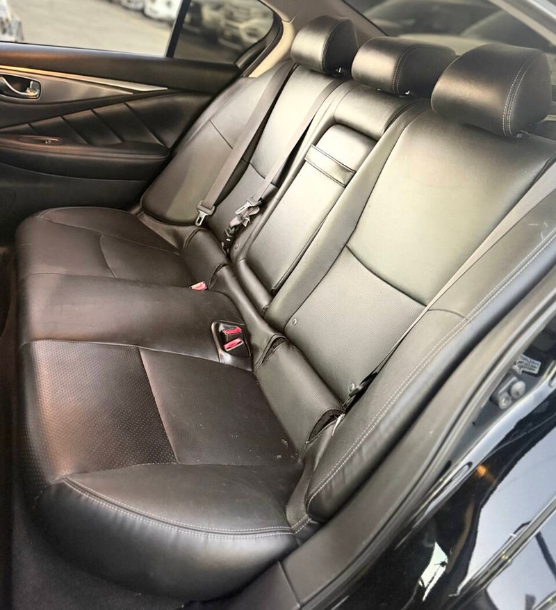 INFINITI Q50 Vehicle Full-screen Gallery Image 15