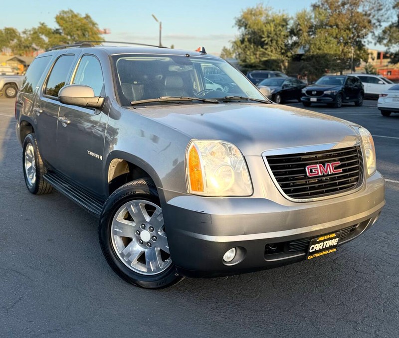 GMC Yukon Vehicle Full-screen Gallery Image 02