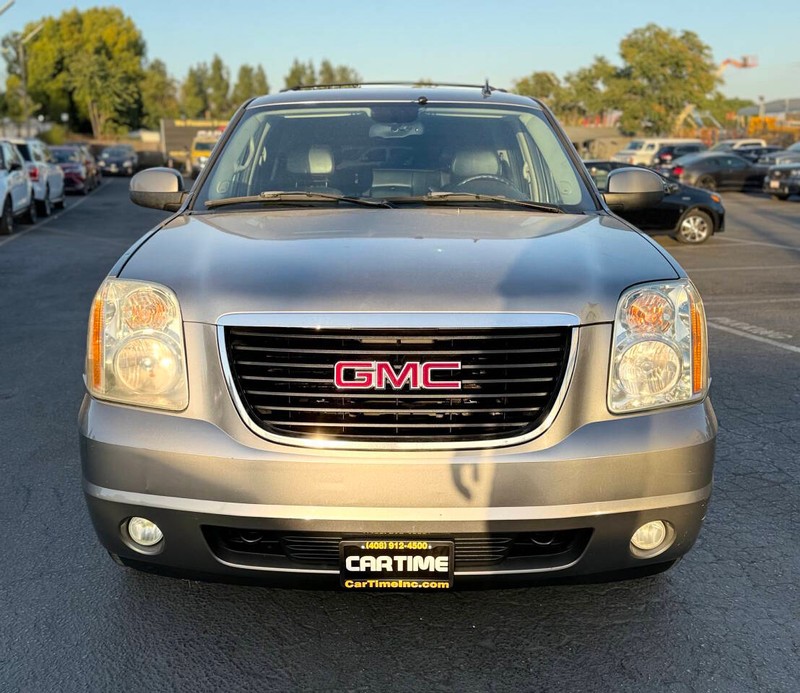 GMC Yukon Vehicle Full-screen Gallery Image 03