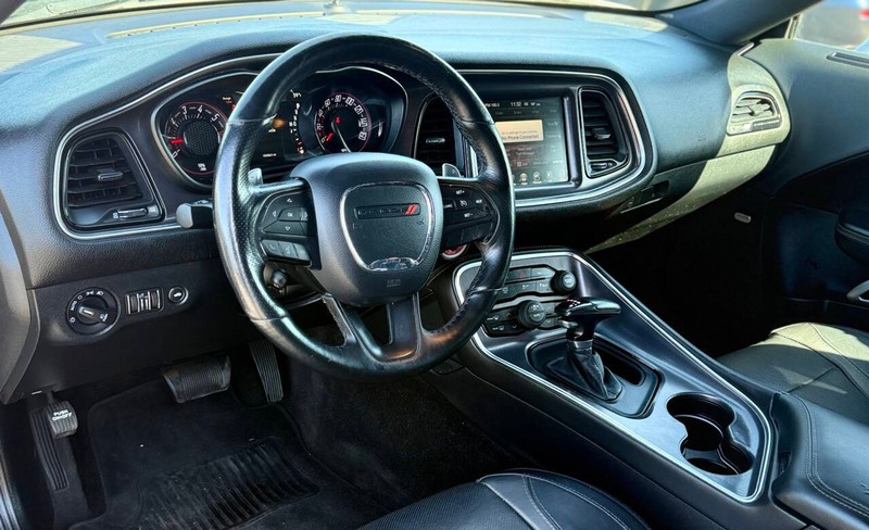 Dodge Challenger Vehicle Full-screen Gallery Image 10