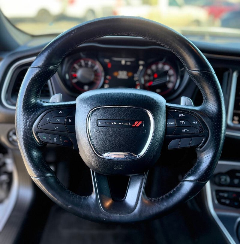 Dodge Challenger Vehicle Full-screen Gallery Image 11