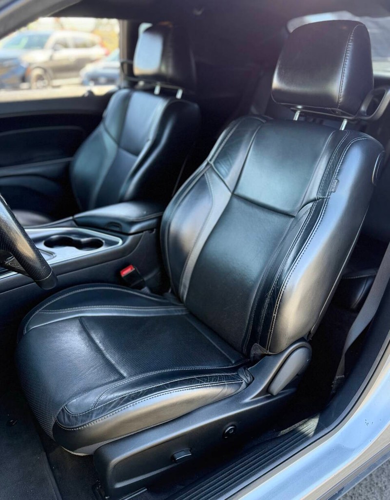 Dodge Challenger Vehicle Full-screen Gallery Image 13