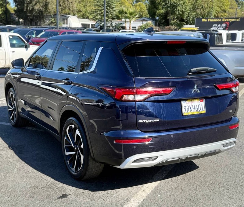 Mitsubishi Outlander Vehicle Full-screen Gallery Image 04