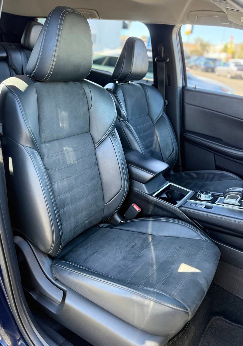 Mitsubishi Outlander Vehicle Full-screen Gallery Image 13