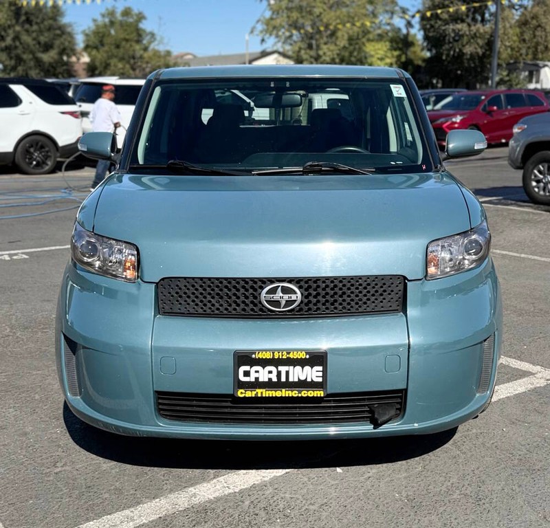Scion xB Vehicle Full-screen Gallery Image 02