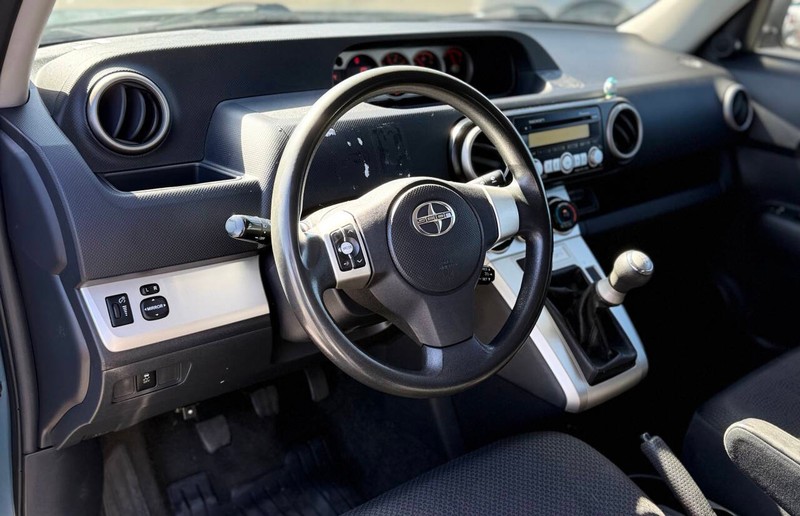 Scion xB Vehicle Full-screen Gallery Image 08