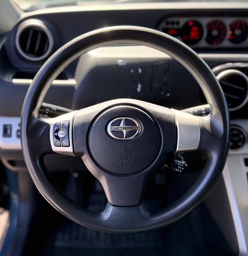 Scion xB Vehicle Full-screen Gallery Image 09