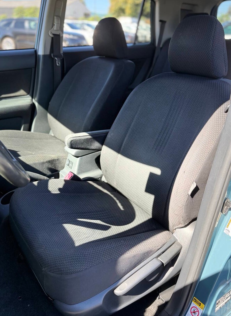 Scion xB Vehicle Full-screen Gallery Image 11