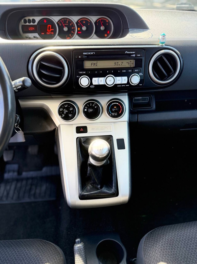 Scion xB Vehicle Full-screen Gallery Image 12