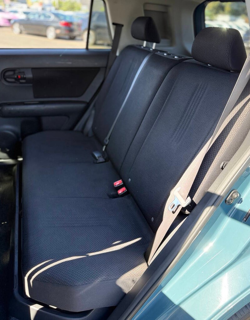 Scion xB Vehicle Full-screen Gallery Image 13