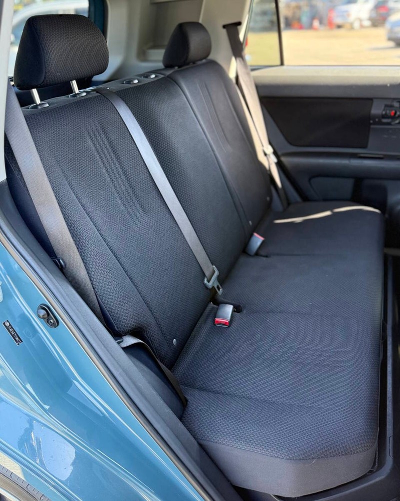 Scion xB Vehicle Full-screen Gallery Image 14