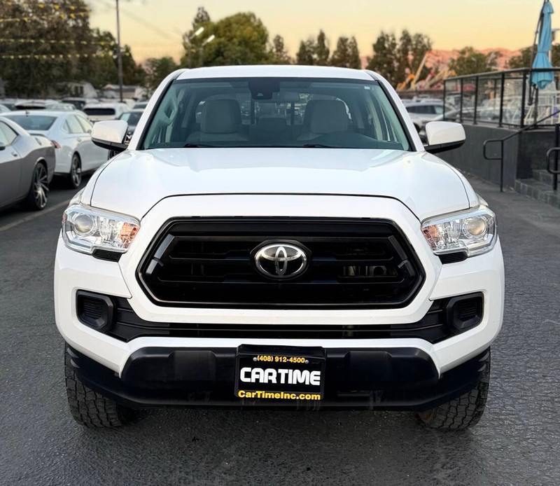 Toyota Tacoma 4WD Vehicle Full-screen Gallery Image 03