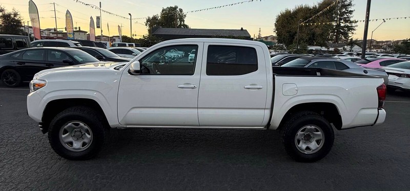 Toyota Tacoma 4WD Vehicle Full-screen Gallery Image 07